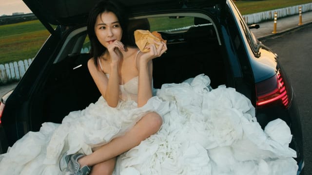 邵雨薇突晒婚纱照　网友狂贺吴慷仁