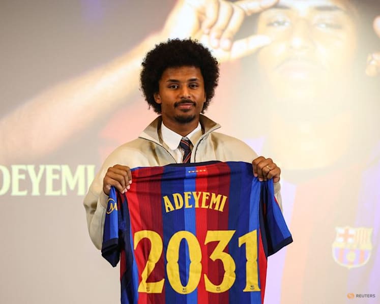 Barcelona sign pacy winger Adeyemi from Dortmund