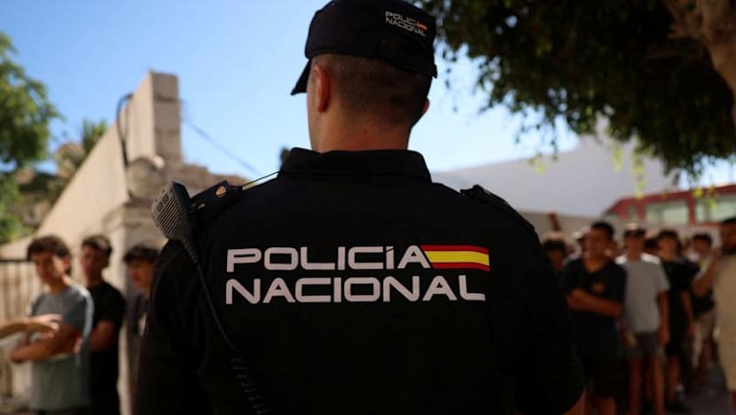 Spain imposes border checks on Italy as migrant showdown grows