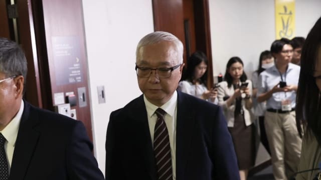 香港垃圾征费计划暂缓推行 港官员：民情很重要