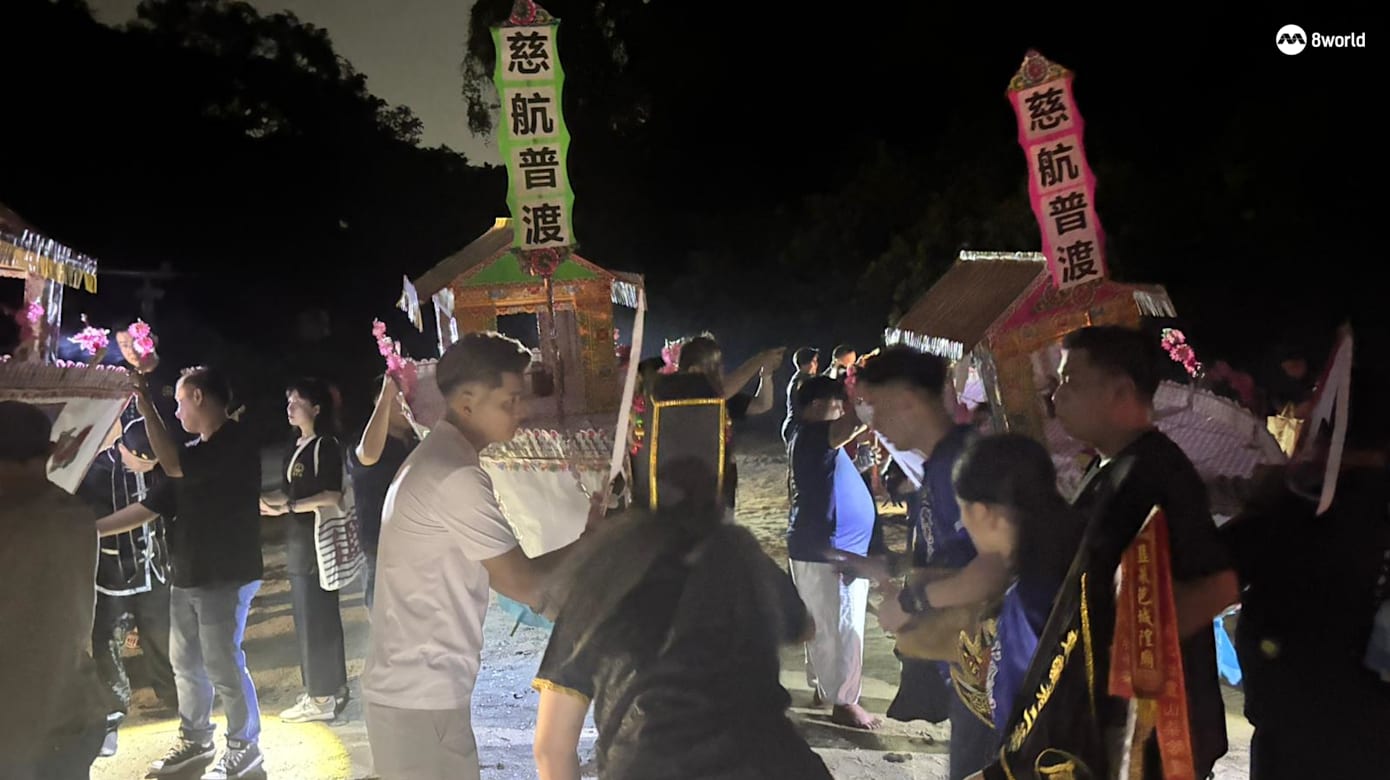 海莲坛在三巴旺海边进行招魂仪式。（图：张慧仙）