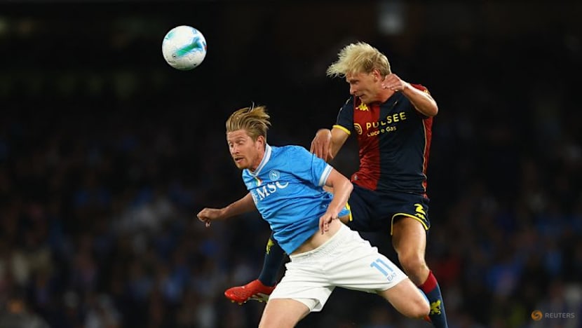 Napoli move top with battling 2-1 win over Genoa