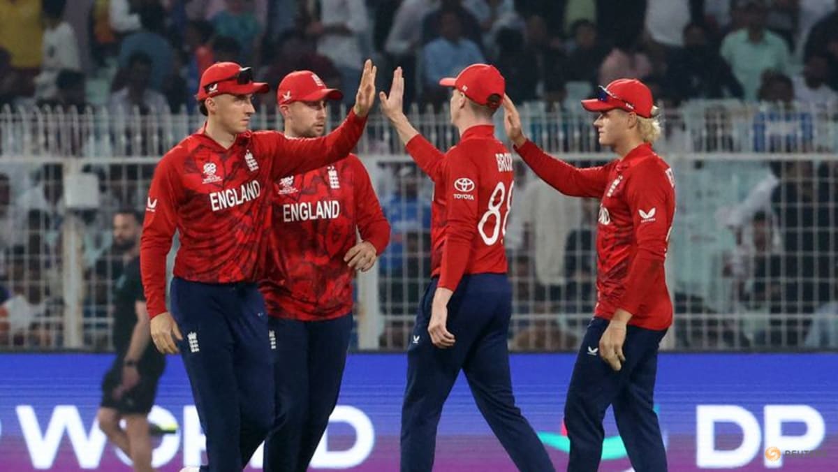 England survive Italy scare to reach World Cup Super 8 stage