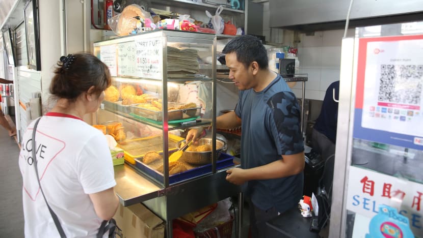 Singaporeans show support for Yishun theft victims, driving their curry puff sales up