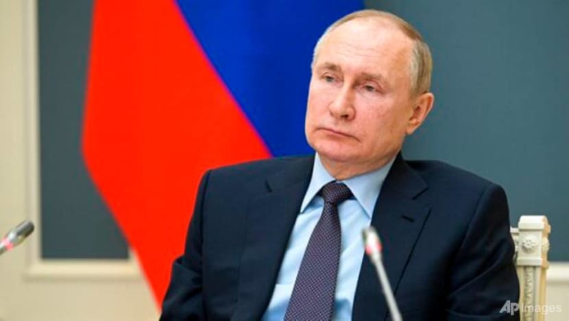 Putin gets second COVID-19 vaccine shot