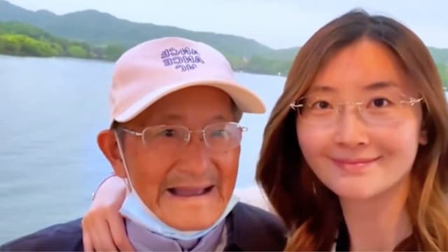 放弃全球500强企业工作 湖南女生带患癌爷爷环游中国