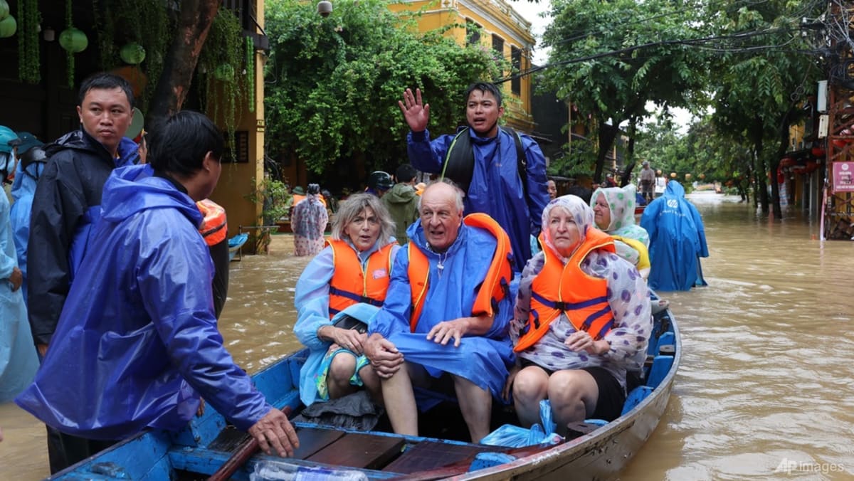Floods kill at least 9, leave 5 missing in central Vietnam