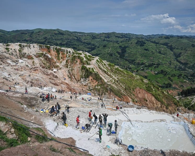 Mine collapses in eastern Congo, leaving at least 200 dead