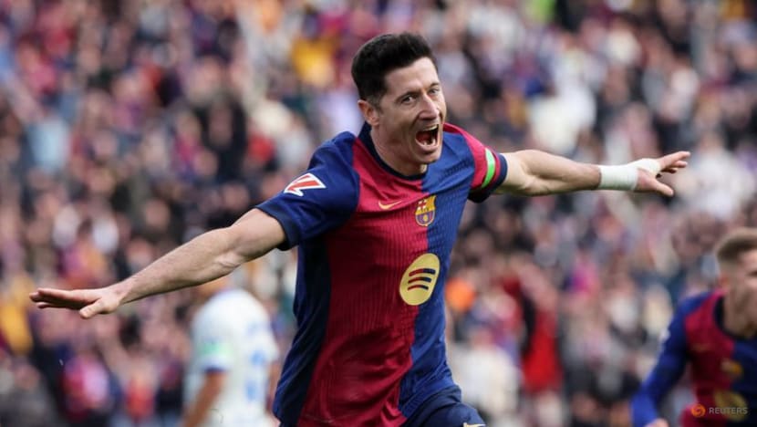 Lewandowski strike gives Barcelona 1-0 win over Alaves  
