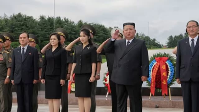 朝鲜举办大规模活动 纪念祖国解放战争胜利73周年