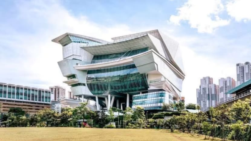 4 cedera selepas panel kaca jatuh di pusat beli-belah The Star Vista 4 cedera selepas panel kaca jatuh di pusat beli-belah The Star Vista