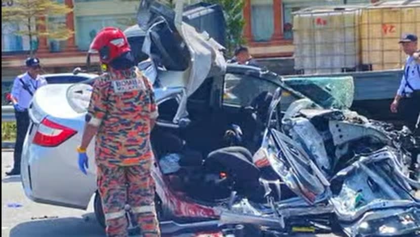 Pemandu khidmat kereta sewa, penumpang SG maut dalam nahas di Johor Bahru