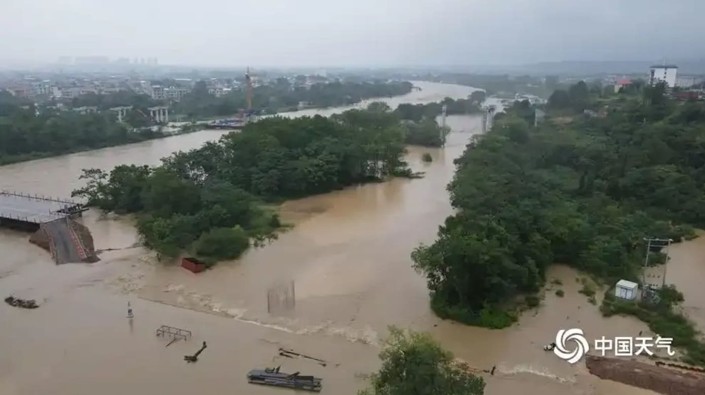 台风沙德尔席卷中国东部 江西强降雨引发泥石流酿12死