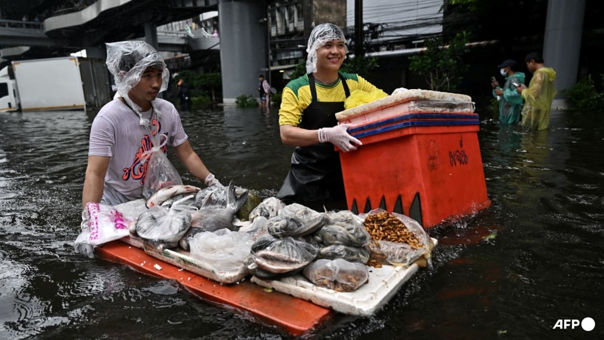 In kayaks or waist-deep in floodwater, shoppers return to Bangkok markets