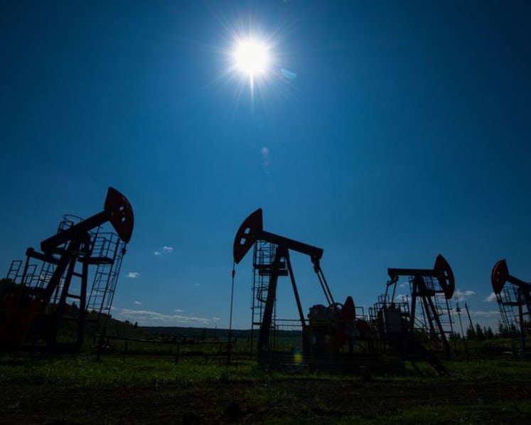 Oil ticks up after selloff as talks to end US-Iran war remain uncertain