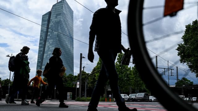 美国服务业回弹 私人领域就业增长放缓