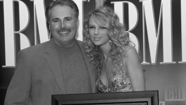 Taylor Swift前老师兼保镖在其婚礼当天病逝
