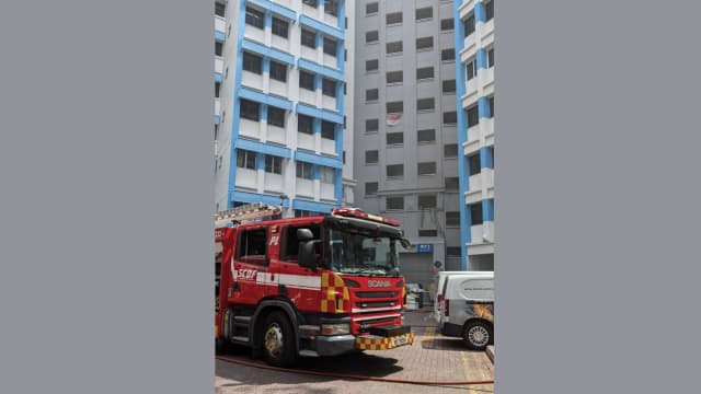 后港组屋发生火患 紧急疏散附近居民