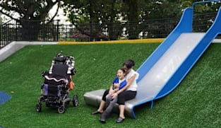 Taman permainan inklusif dibuka di Tampines termasuk papan gelongsor mesra pengguna berkerusi roda