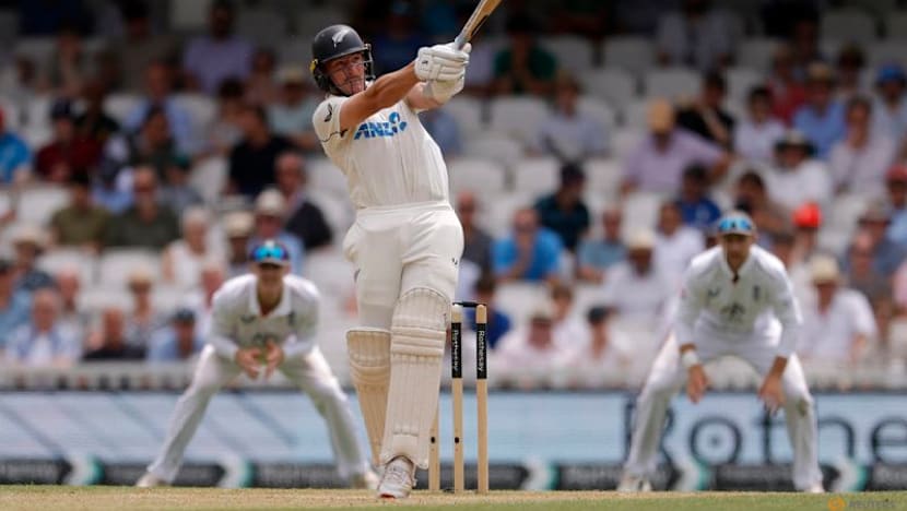 New Zealand stretch lead to over 400 against England on day four