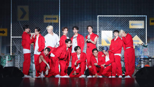 成为粉丝的太阳！SEVENTEEN演唱会劲歌热舞不间断