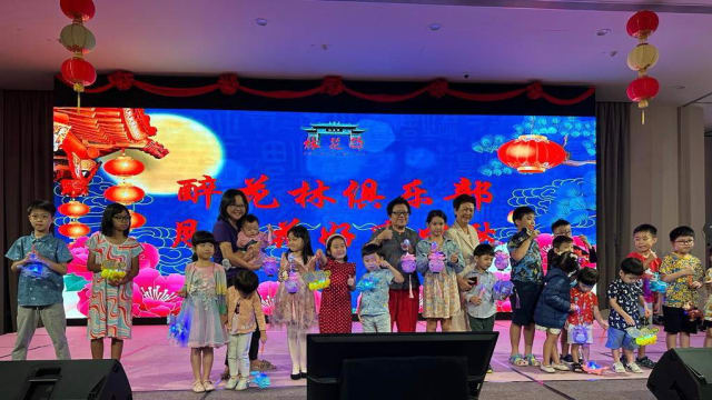 500人齐聚醉花林俱乐部庆中秋 还有相声表演助兴