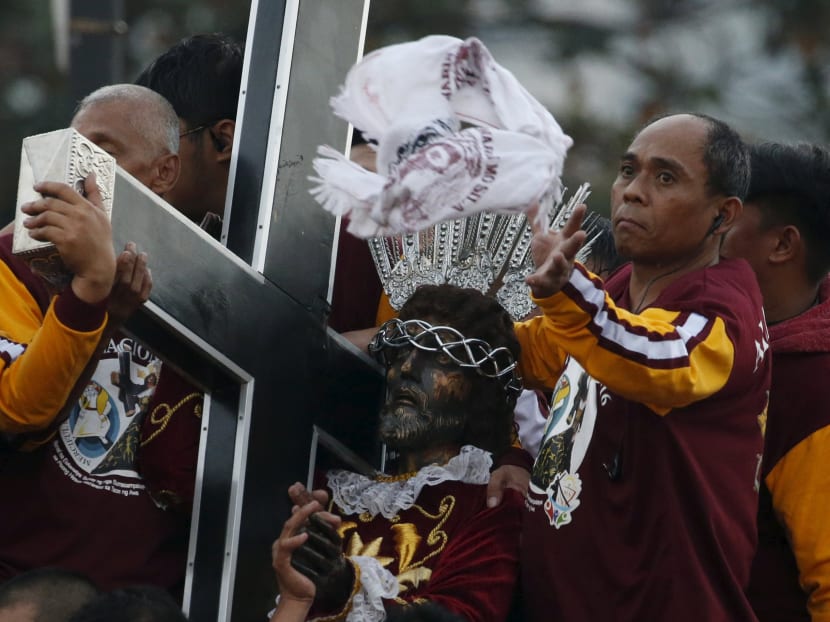 Huge Catholic parade held under heavy security in Manila