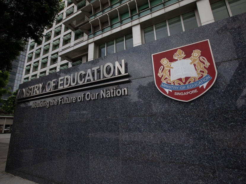 6 people aged 19 to 41 given police warnings for protest outside MOE