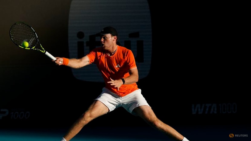 Red-hot Sinner overcomes Michelsen to reach Miami quarters