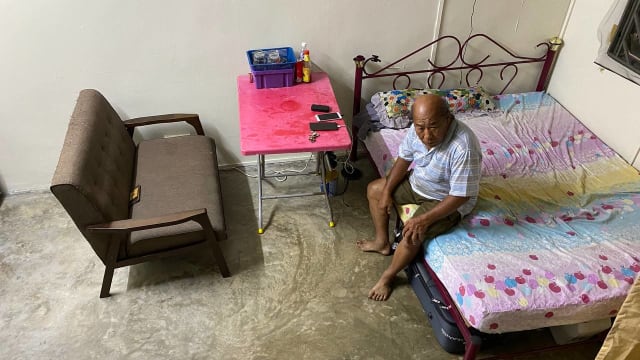 思念成疾半夜骑车到处找儿 探监大叔：我还能找谁救他？