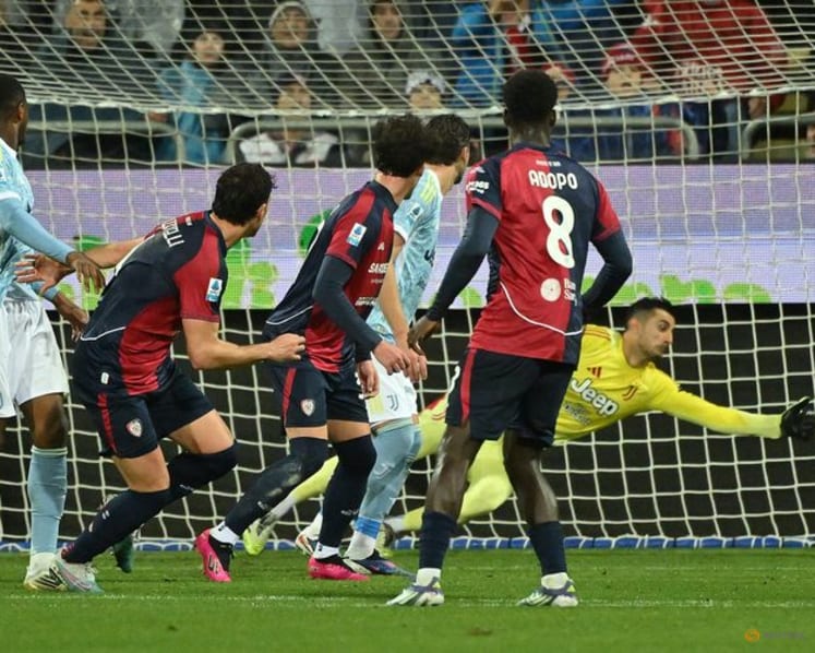 Juventus title hopes fade after defeat at Cagliari