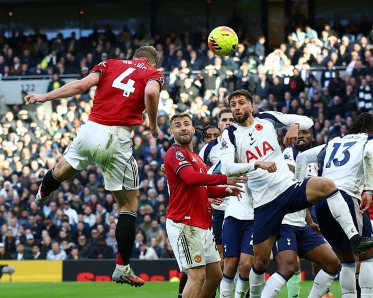 Arsenal's winning streak ends, Chelsea up to second, Man United draw at Spurs