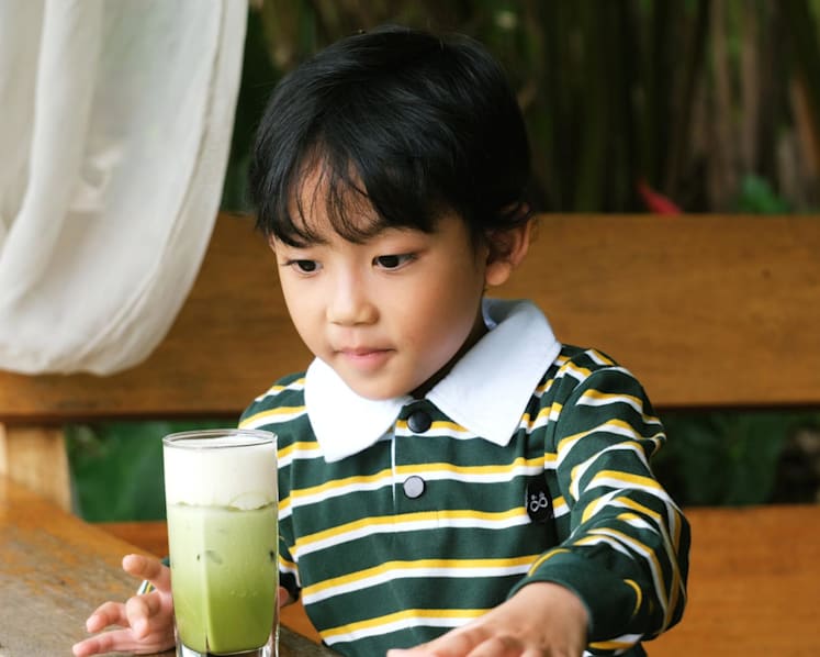 That strawberry matcha latte has more caffeine than you think – is it okay for your kid to enjoy it?