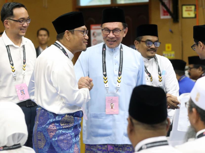 (Centre) Anwar Ibrahim, Chairman of the Pakatan Harapan (PH) coalition and Parti Keadilan Rakyat (PKR) president greeting Perikatan Nasional's (PN) candidate Ahmad Faizal Azumu at the Nomination Centre in Tambun, Perak on Nov 5, 2022.
(Centre) Anwar Ibrahim, Chairman of the Pakatan Harapan (PH) coalition and Parti Keadilan Rakyat (PKR) president greeting Perikatan Nasional's (PN) candidate Ahmad Faizal Azumu at the Nomination Centre in Tambun, Perak on Nov 5, 2022.