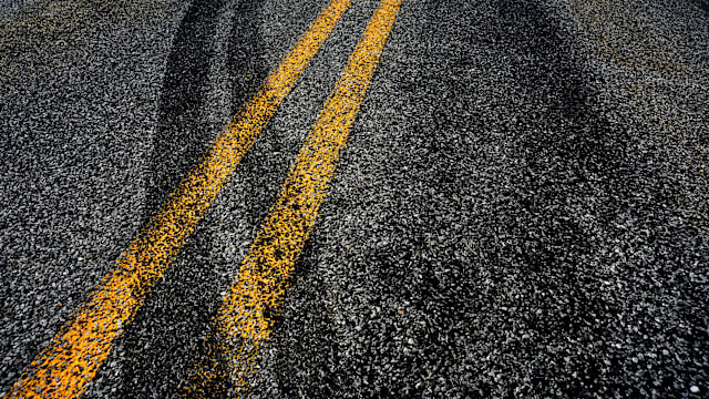 轿车停车场打滑司机酒驾被捕 现场搜获电子烟和烟弹