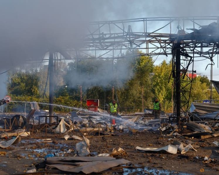 Russia pounds Kyiv with drone strikes after Zelenskyy-Trump talks