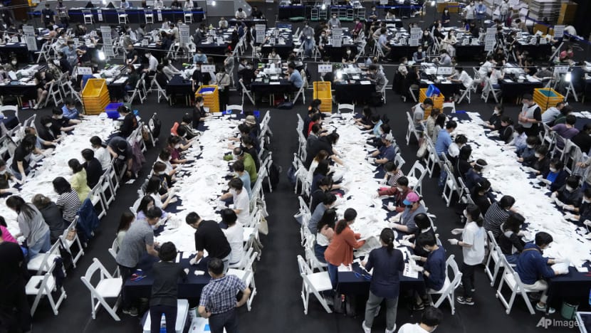 South Korean lawmakers raise concerns over Chinese voters