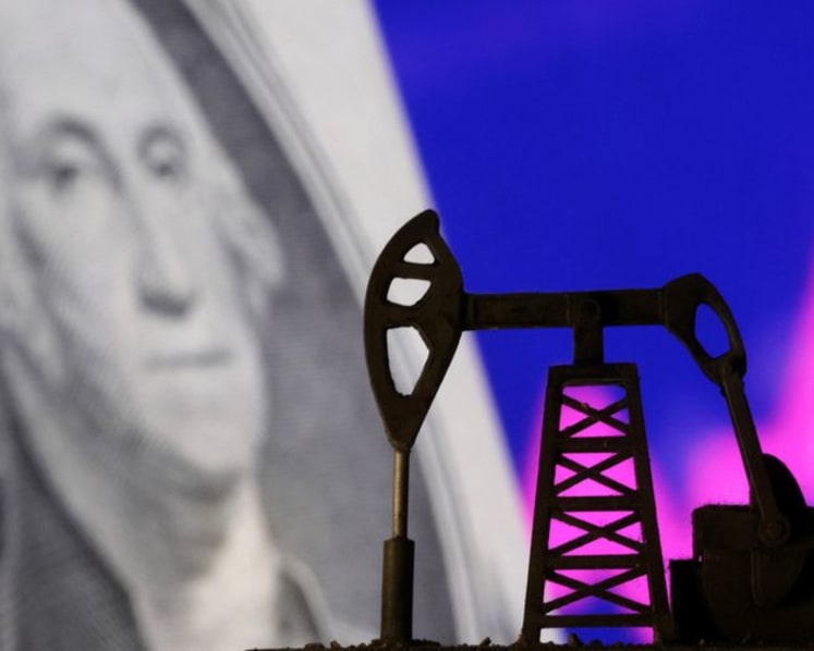 Dollar gains as oil, yield increases revive inflation fears