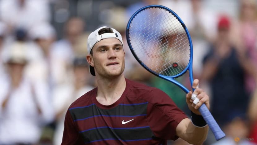 Alcaraz speeds past Rinderknech at Queen's, Draper downs Nakashima