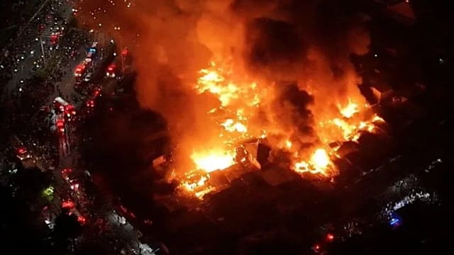 雅加达火灾烧毁数百建筑 逾670人流离失所 