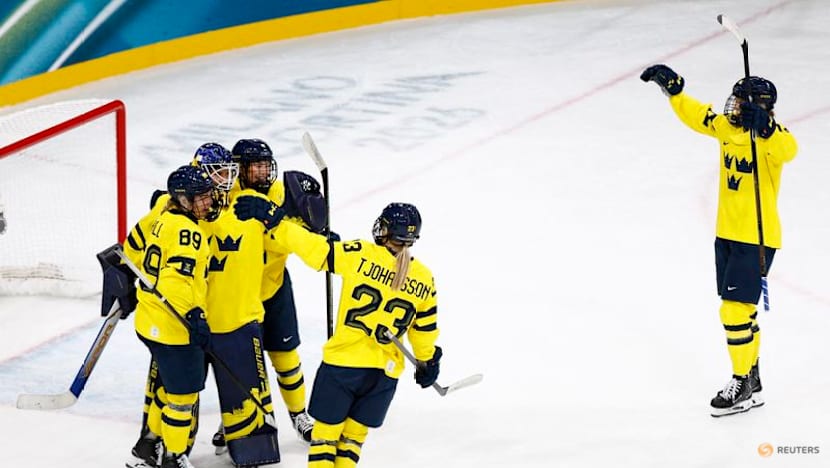 Ice Hockey-Top scorer Johansson and Sweden stay focused on group stage before medal hunt