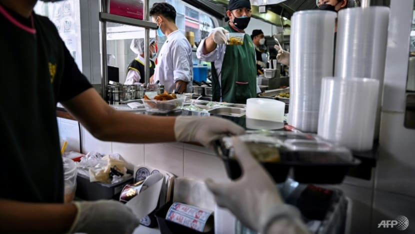 Commentary: Cafes shouldn’t rely on customers bringing their own tumblers