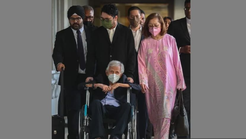 Mahkamah tolak permohonan Daim Zainudin dan keluarga untuk cabar SPRM