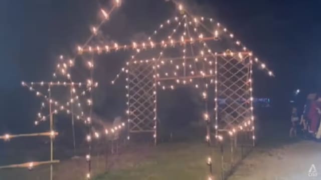 马国霹雳村庄点亮油灯迎开斋节 传承传统添节庆气氛