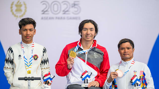 杜维崧50米蝶泳夺金 收获本届赛会第四面奖牌