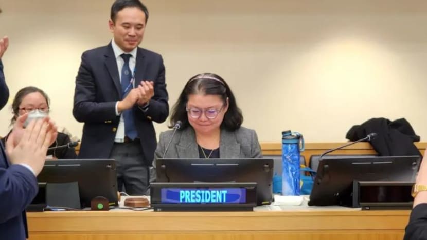 PM Lee alu-alukan perjanjian lindungi lautan; bangga dengan peranan Rena Lee terajui rundingan PBB PM Lee alu-alukan perjanjian lindungi lautan; bangga dengan peranan Rena Lee terajui rundingan PBB
