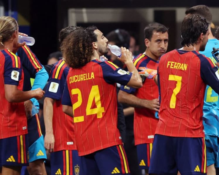 Hydration breaks heat up World Cup debate with players, coaches split on new rule