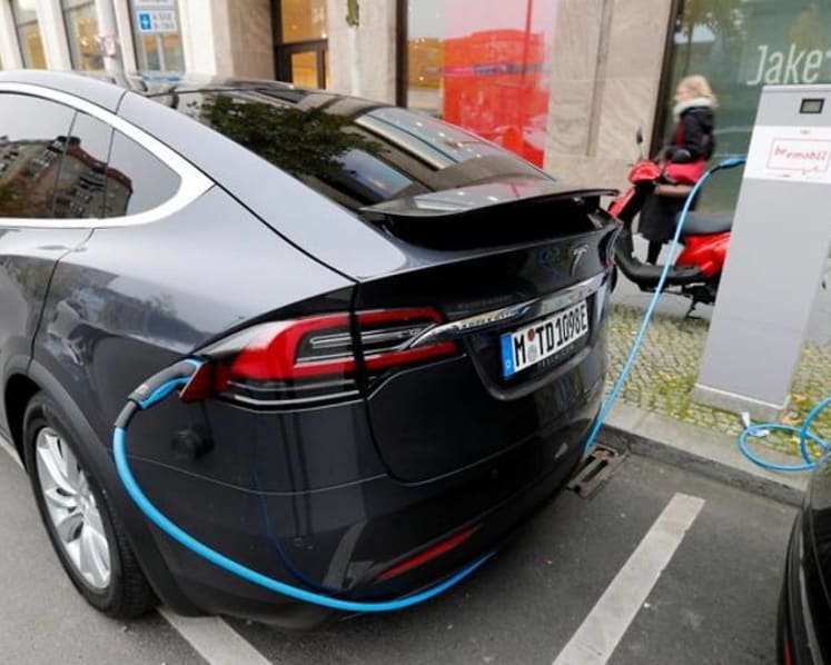 Why an electric car battery is so expensive, for now