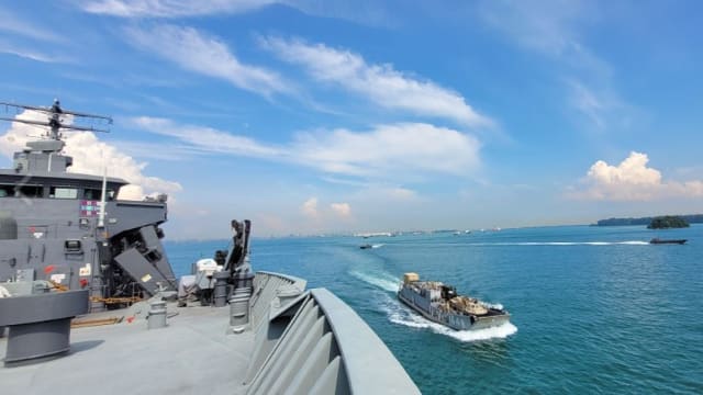 我国同美国海军双边军事演习顺利举行