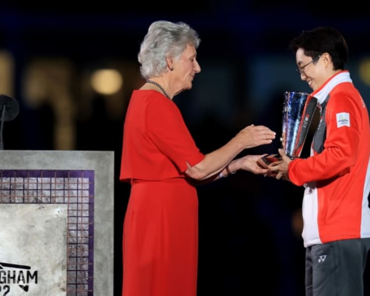Feng Tianwei becomes first Singaporean to win outstanding athlete award at Commonwealth Games